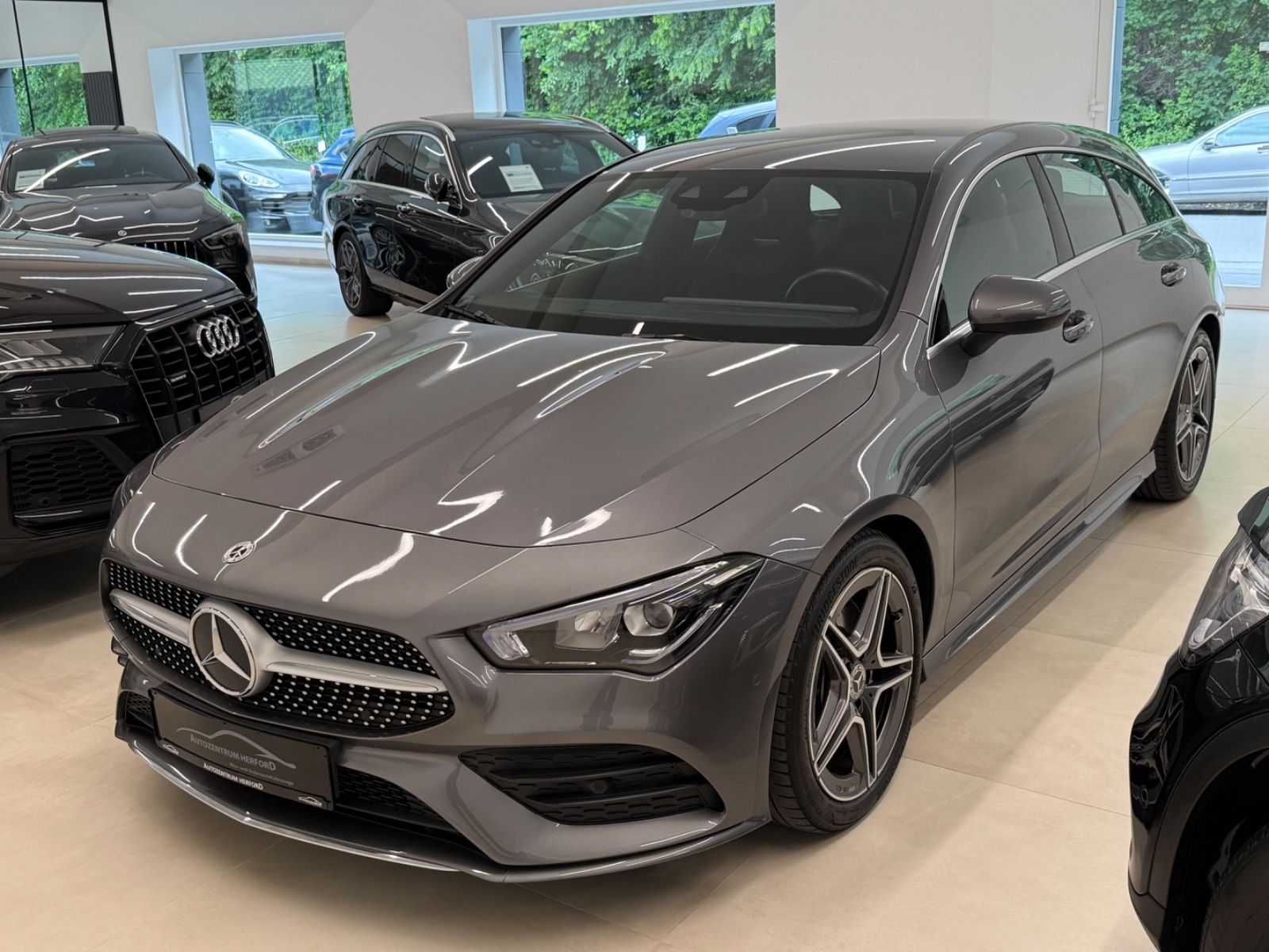 MERCEDES-BENZ CLA 250 Shooting Brake AMG Line 1 Hand AHK