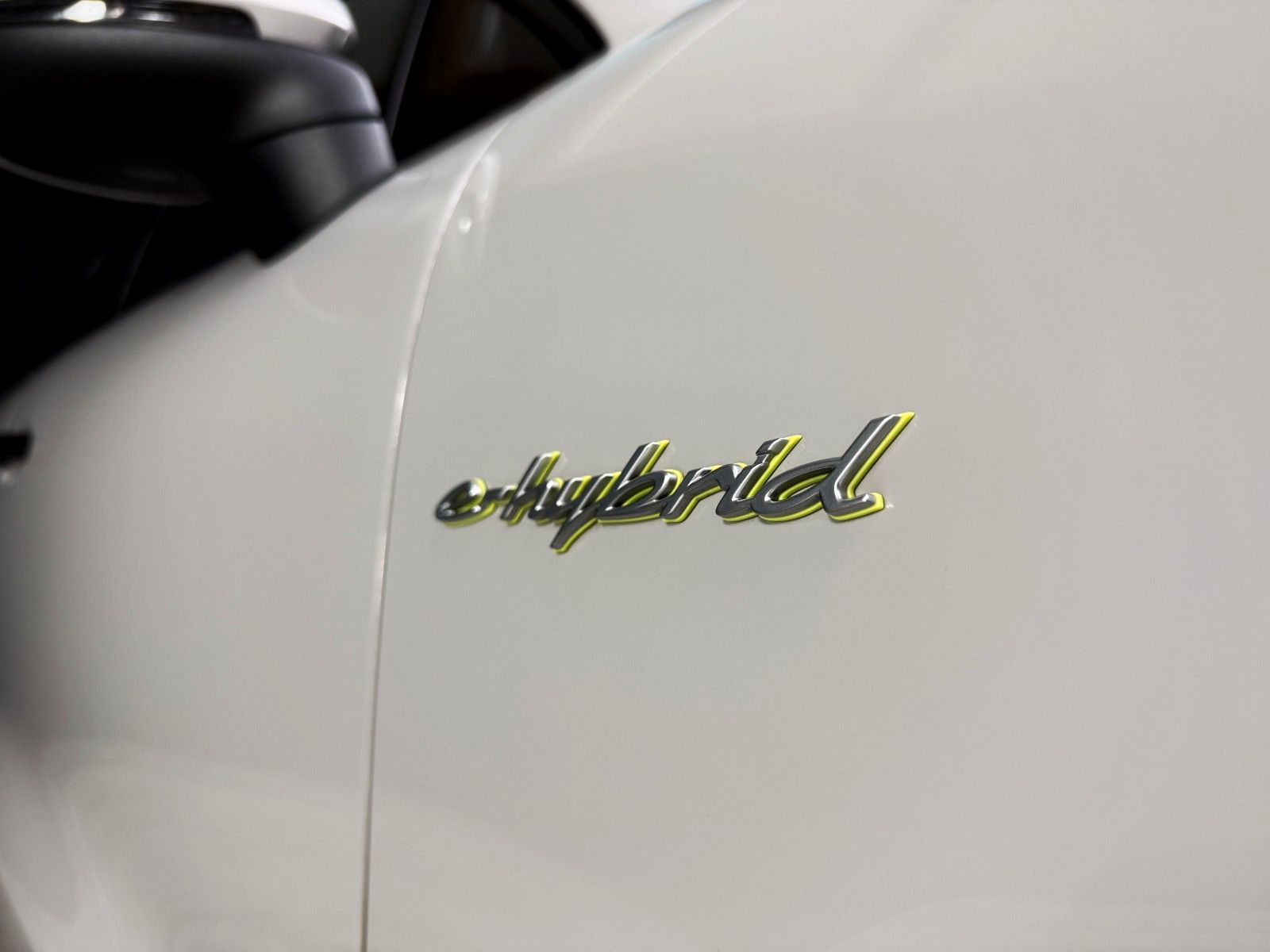 Fahrzeugabbildung Porsche Cayenne E-Hybrid + Vollaust. + Approved +Panoram