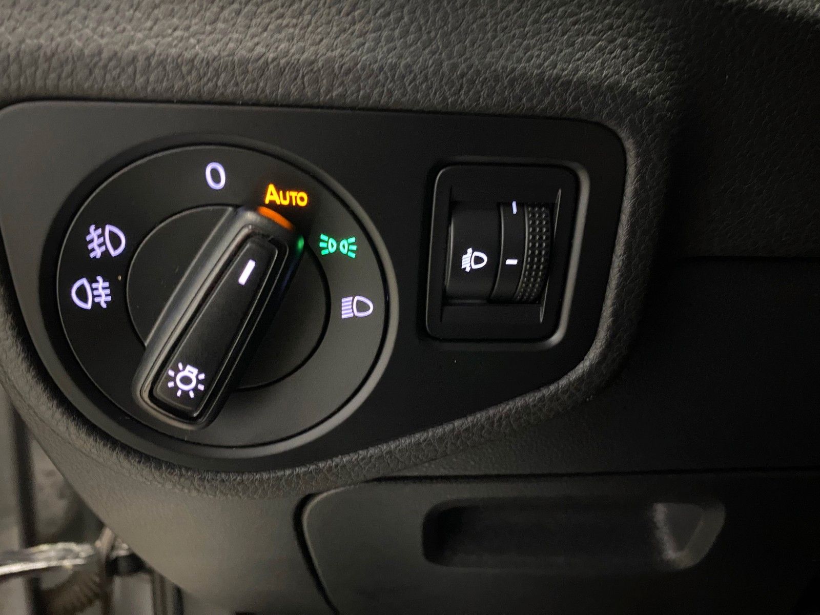 Fahrzeugabbildung Volkswagen Golf Sportsvan 1.2 TSI Trendline+AHK+NAVI+CD+BC+