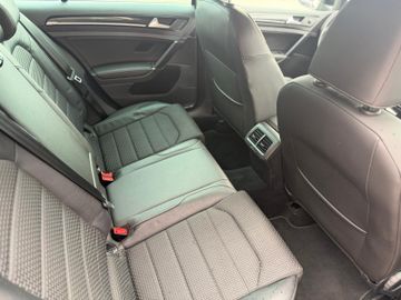 Volkswagen Golf - 10