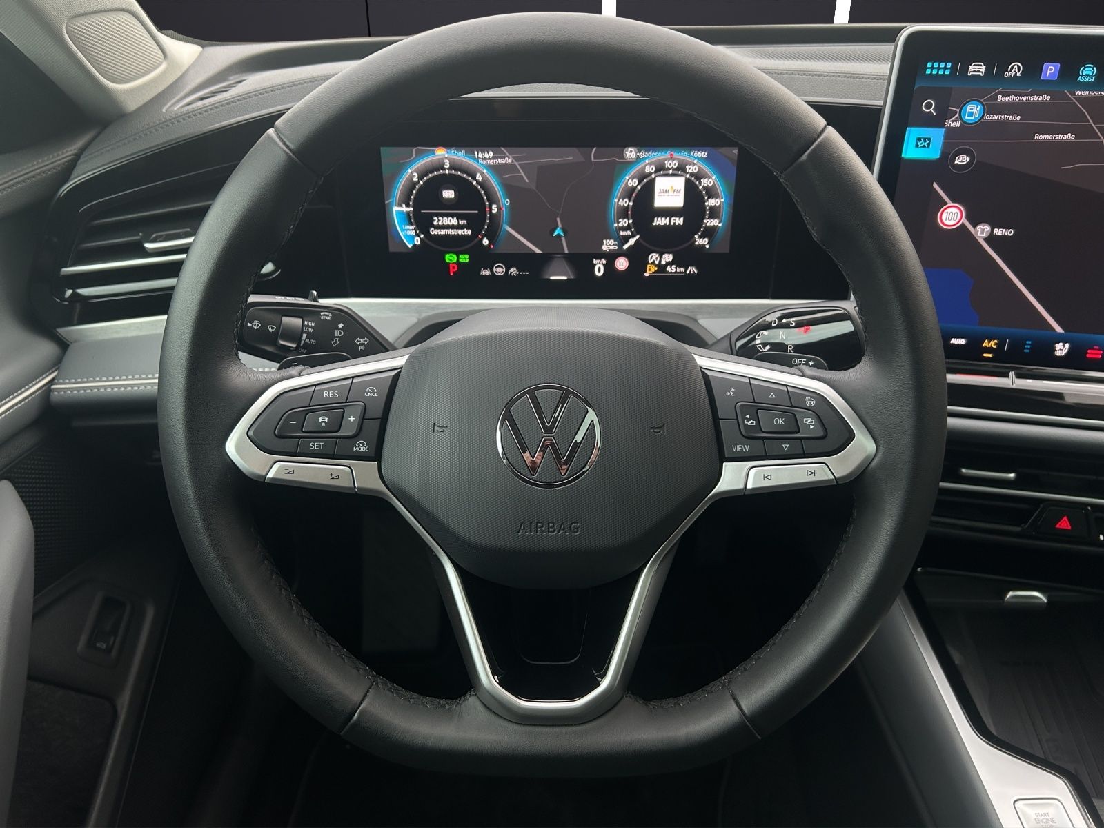 Fahrzeugabbildung Volkswagen Passat VOLL MatrixLED Standhzg AHK Pano Leder HU