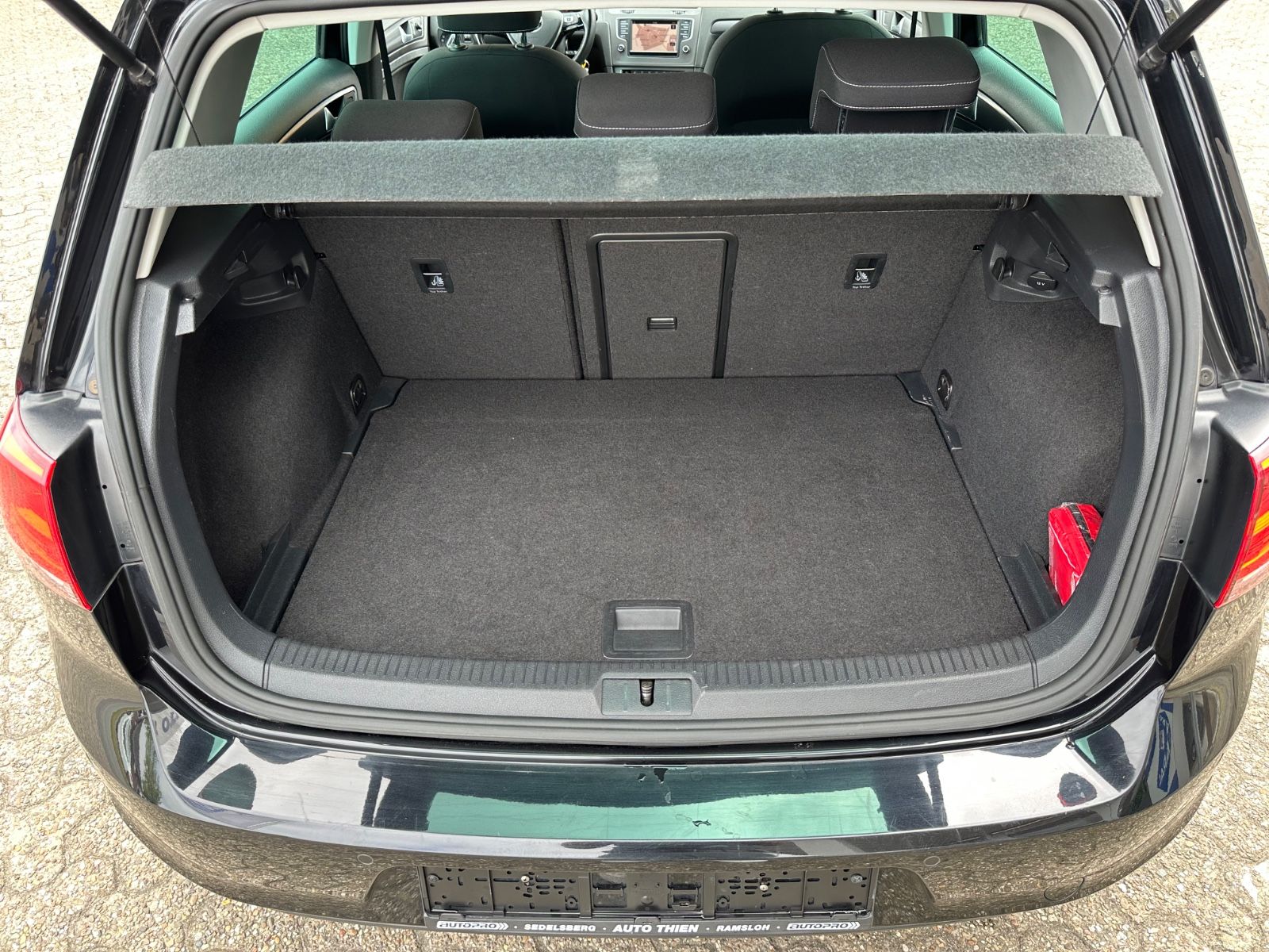 Fahrzeugabbildung Volkswagen Golf VII 1.2 TSI Lounge Navi/SHZG/BT/GRA/GJR