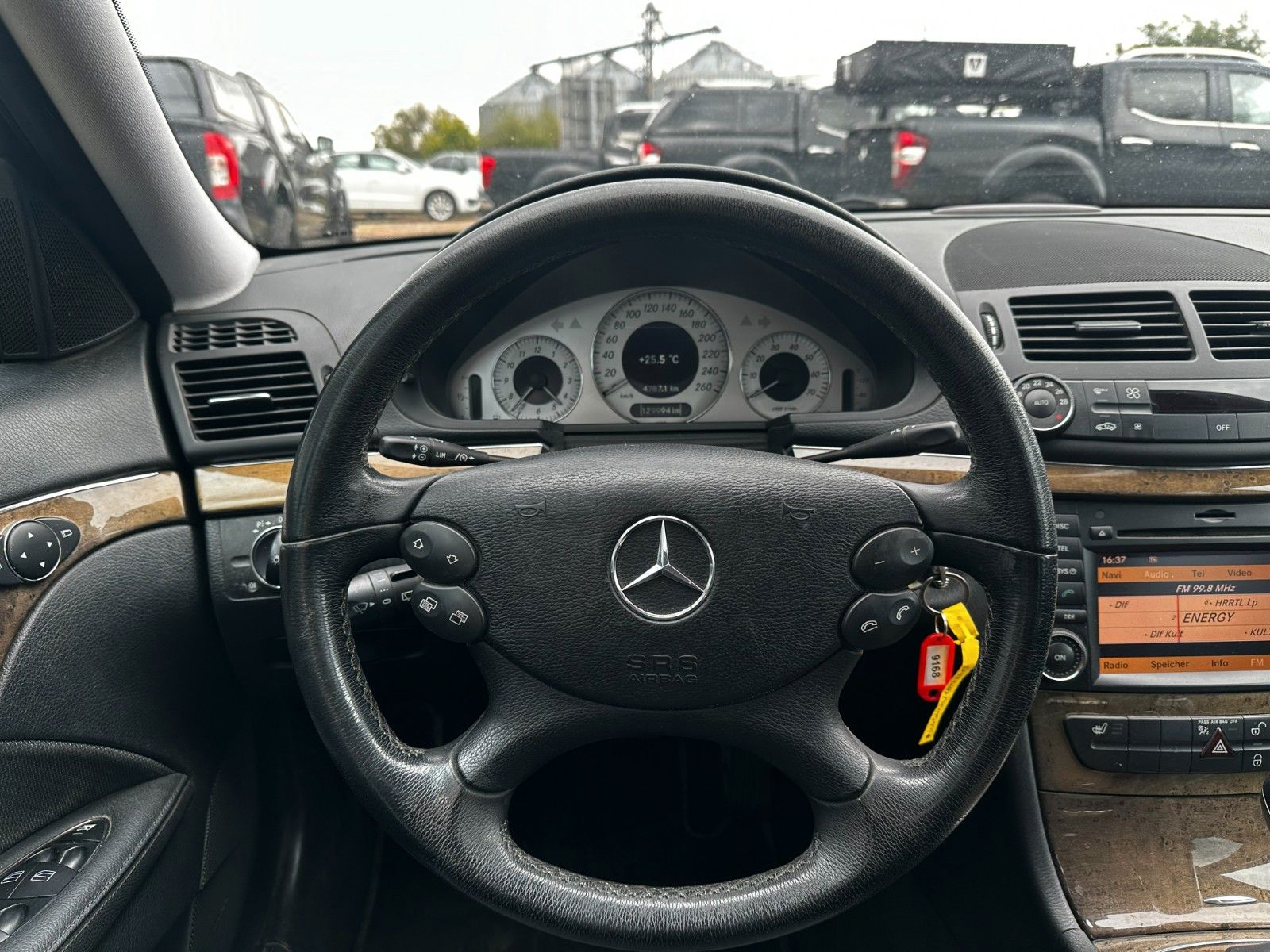 Fahrzeugabbildung Mercedes-Benz T-Modell E 230 Autom. / Navi / Luftfahrwerk