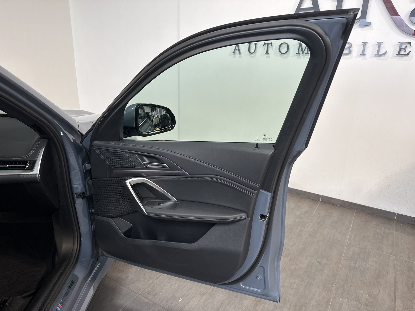Fahrzeugabbildung BMW iX1 xDrive30 M-Sport NAV+LED+ACC+KAMERA+PANO+SHZ