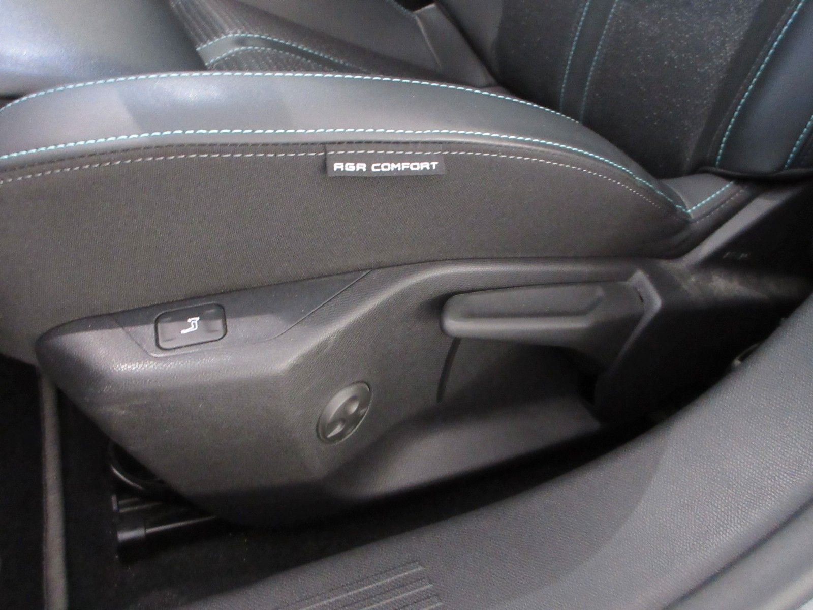 Fahrzeugabbildung Peugeot 308 SW Active Pack LED/NAVI/SHZ/PDC/AHK/ALU