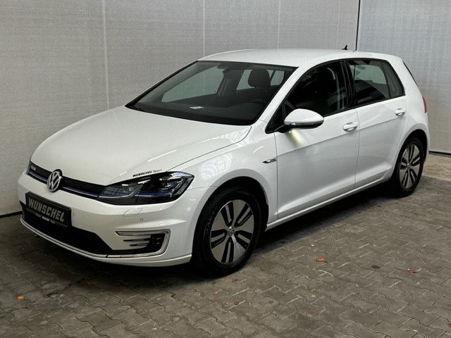 Volkswagen Golf e Navi ACC CCS-Ladedose SZH Front beh