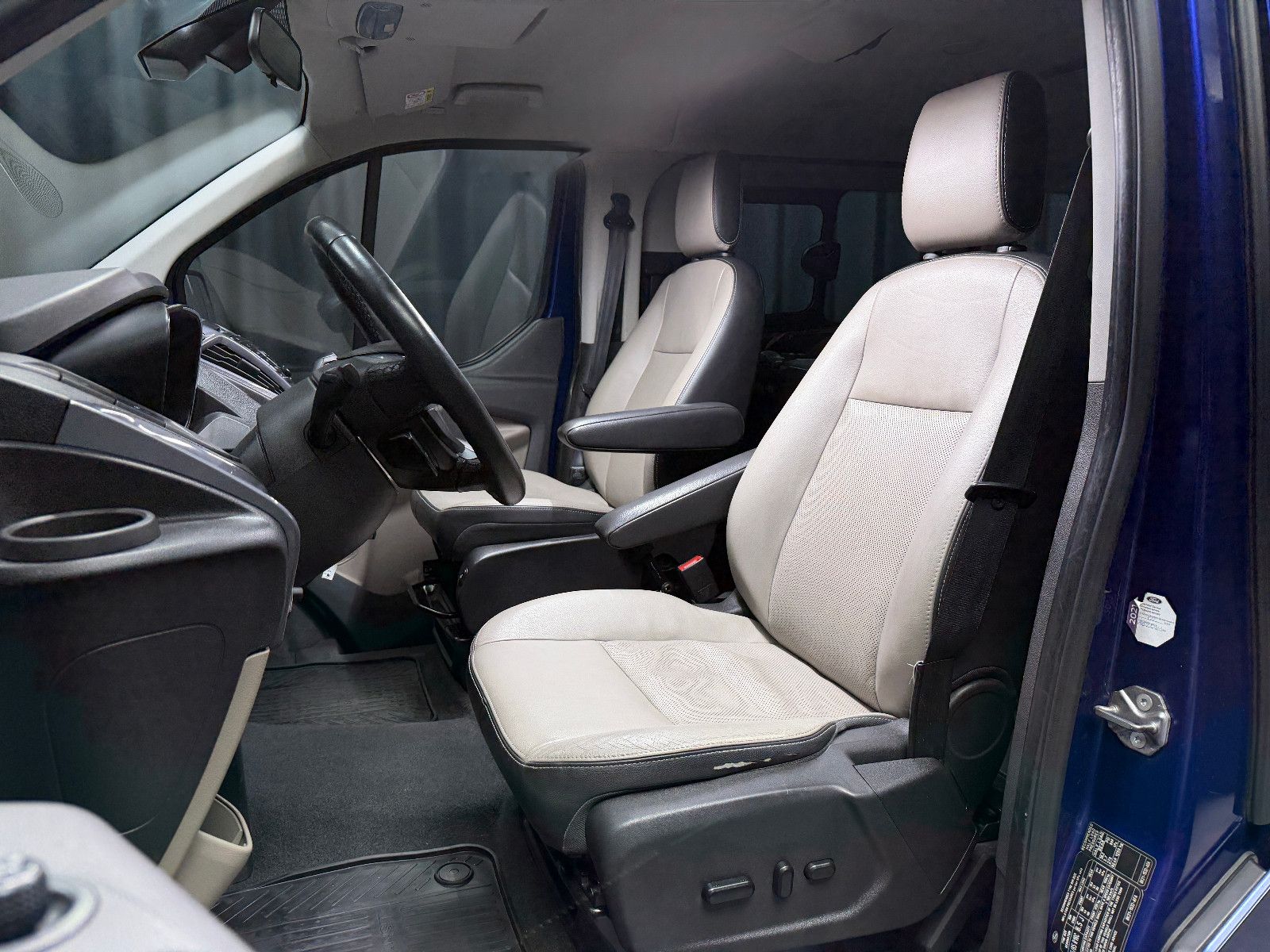 Fahrzeugabbildung Ford Tourneo Custom 300|AC|PDC|NAVI|8-SITZE