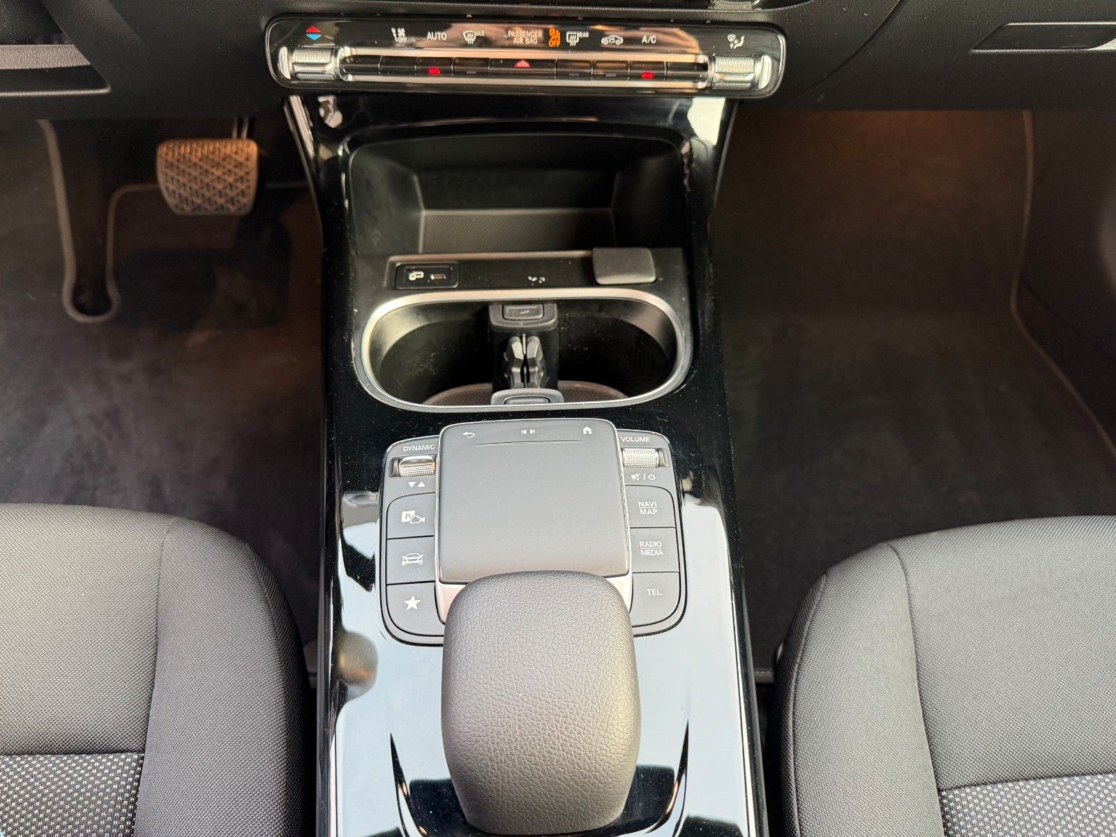 Fahrzeugabbildung Mercedes-Benz A 200 d LED+R-Kamera+TOTW+Carplay+IHC