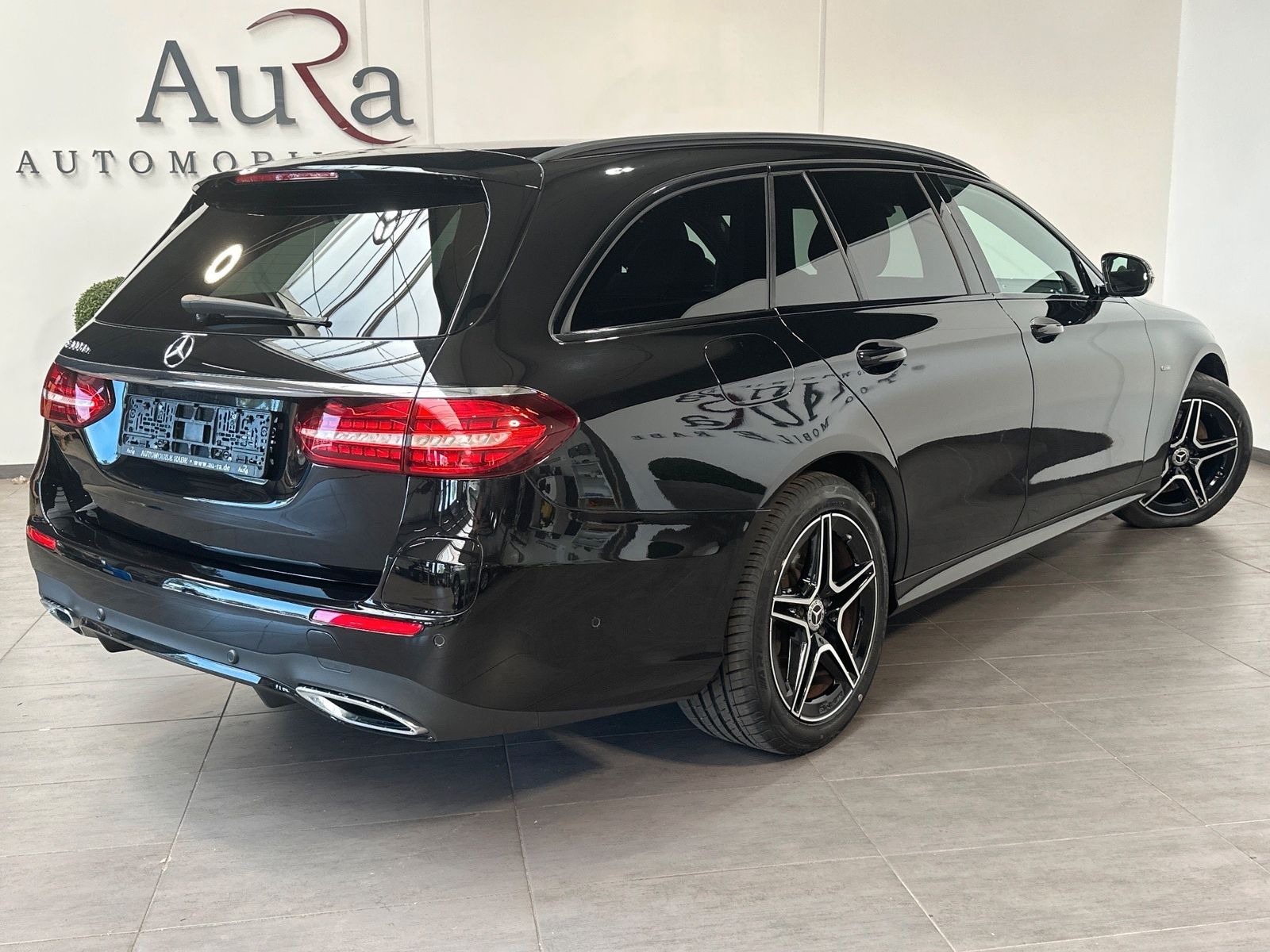 Fahrzeugabbildung Mercedes-Benz E 300 de T AMG Line NAV+LED+AHK+18ZO+360°