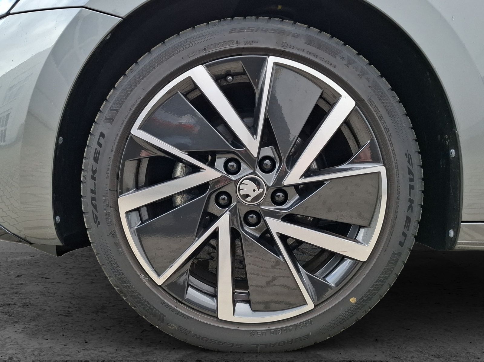 Fahrzeugabbildung SKODA Octavia Combi TDI Sportline DSG Matrix Navi AID