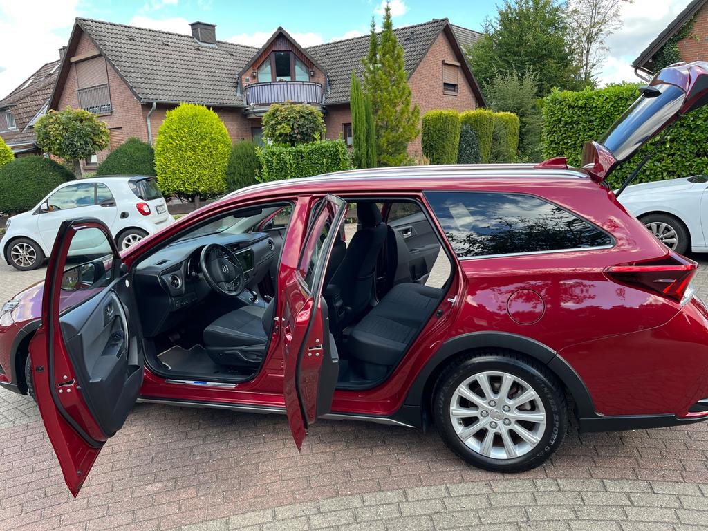 Toyota Auris Touring Sports