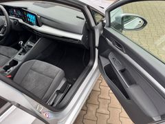 Fahrzeugabbildung Volkswagen Golf VIII Lim. Life Navi Massage Sitzh ACC Lane