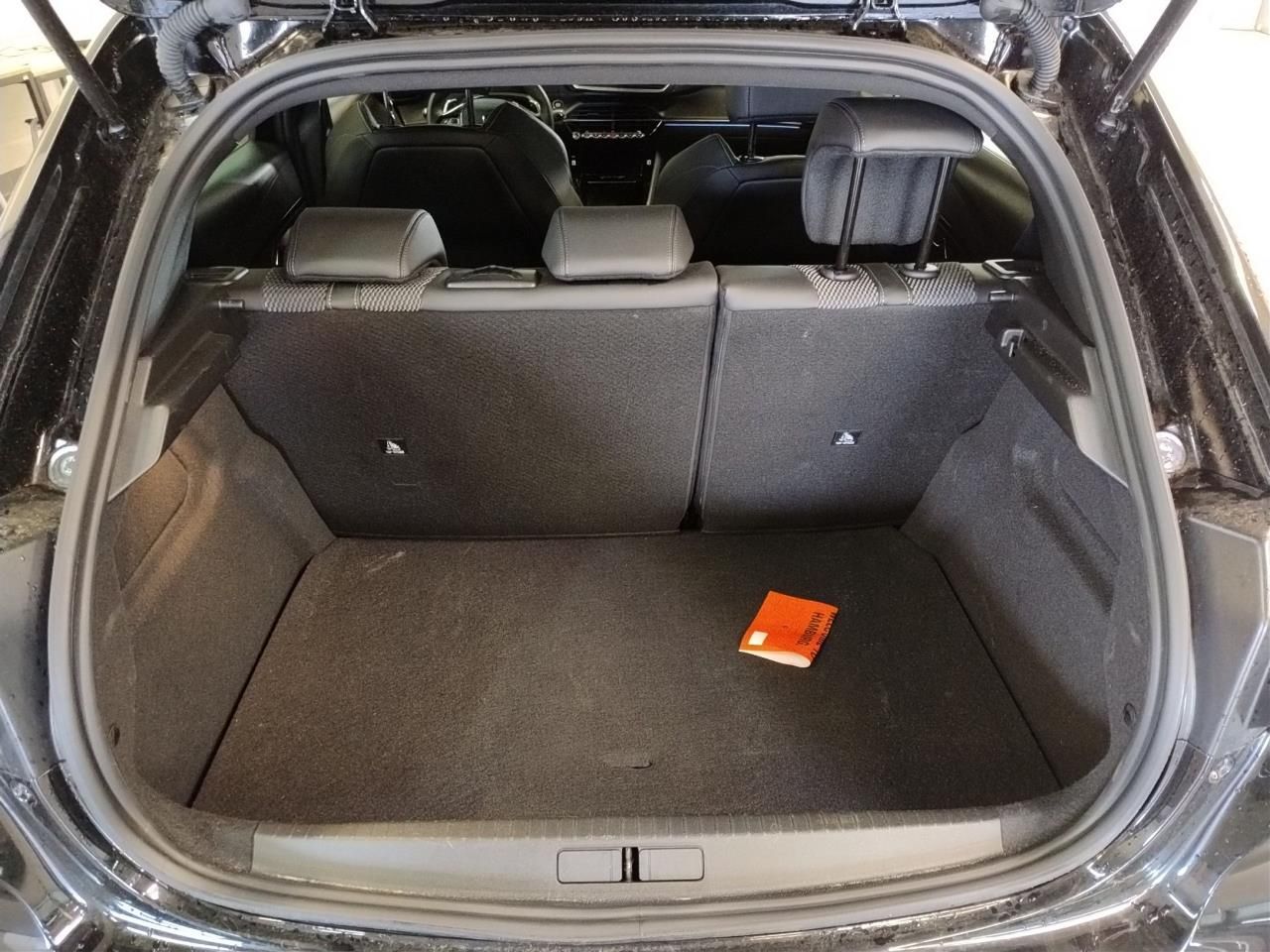 Fahrzeugabbildung Peugeot 208 GT Hybrid 145 e-DSC6