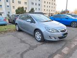 Opel Astra J 1.6 - Opel Astra aus 2010: 1.6