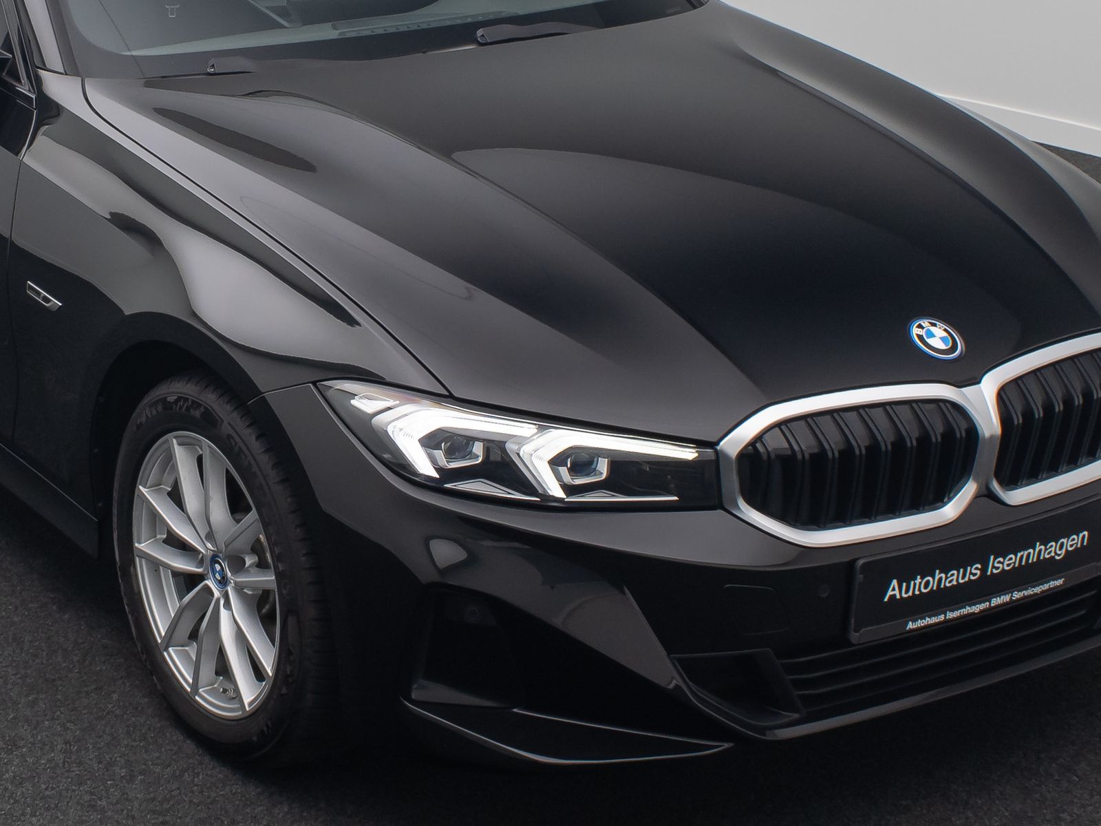 Fahrzeugabbildung BMW 320e Widscreen PDC CockpitPlus DAB Geschwindig