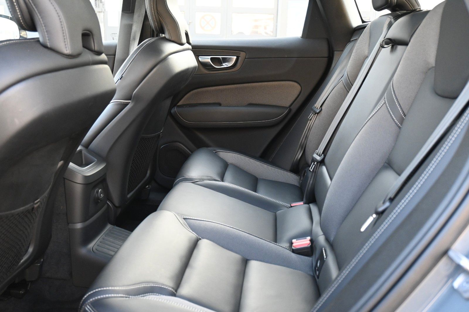 Fahrzeugabbildung Volvo XC60 T8 Ultimate Dark AWD*AHK*360°*PANO*