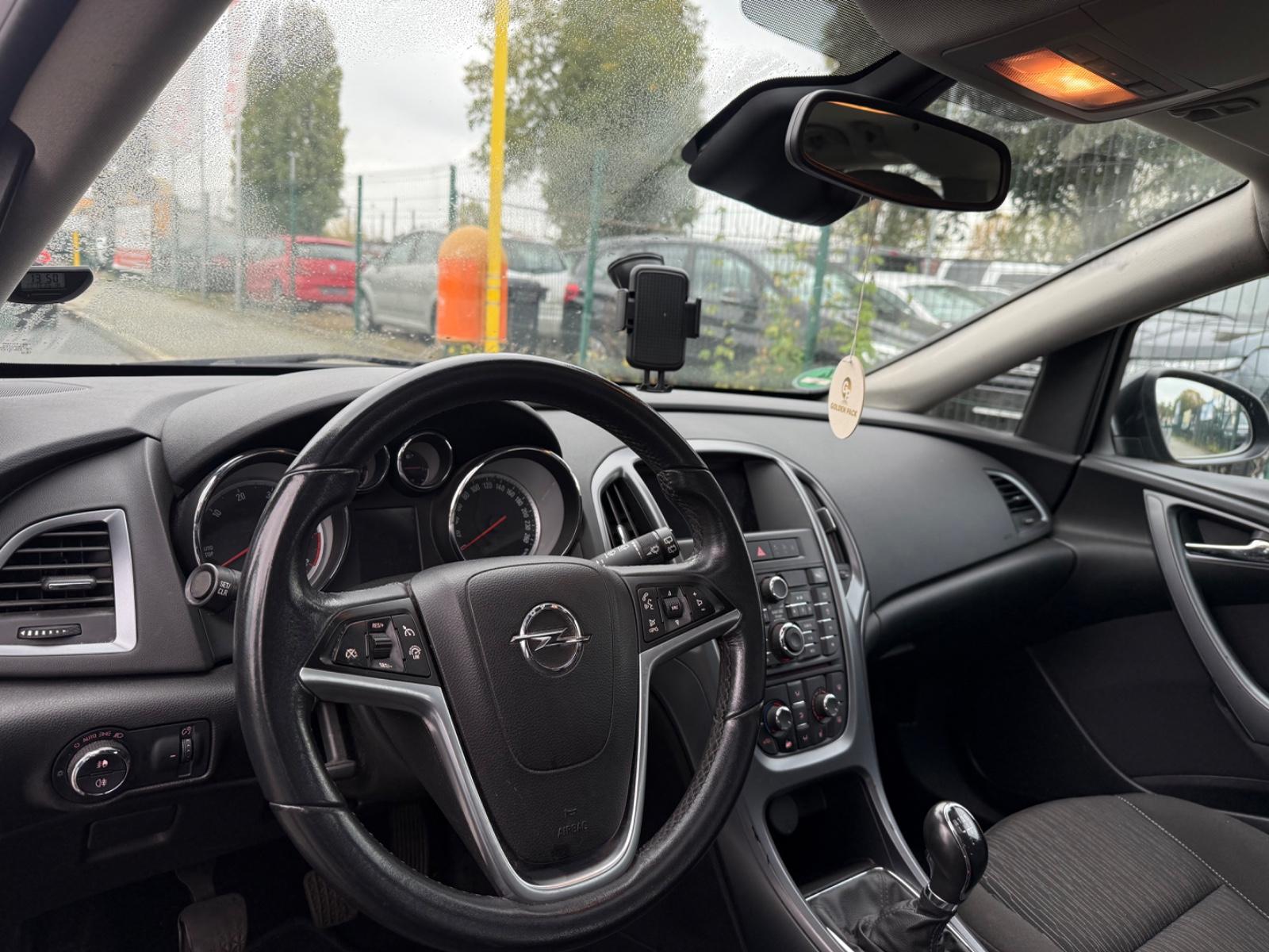 Opel Astra 2014 — фото 20