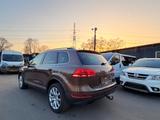 Volkswagen Touareg 3.0 V6 TDI TÜV NEU/AHK/LUFT/MEMORY/PDC/ - Volkswagen Touareg aus 2012: TDI