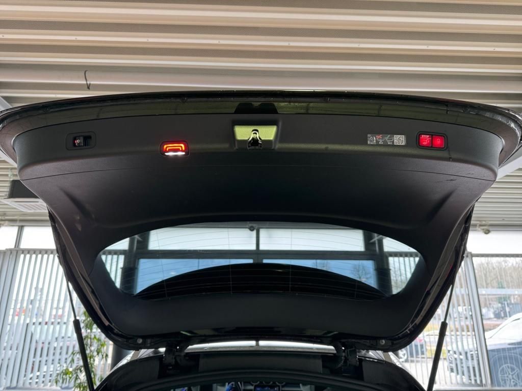Fahrzeugabbildung Mercedes-Benz GLC 300 d 4M AMG AHK Pano Standhzg. Memo LED SHZ