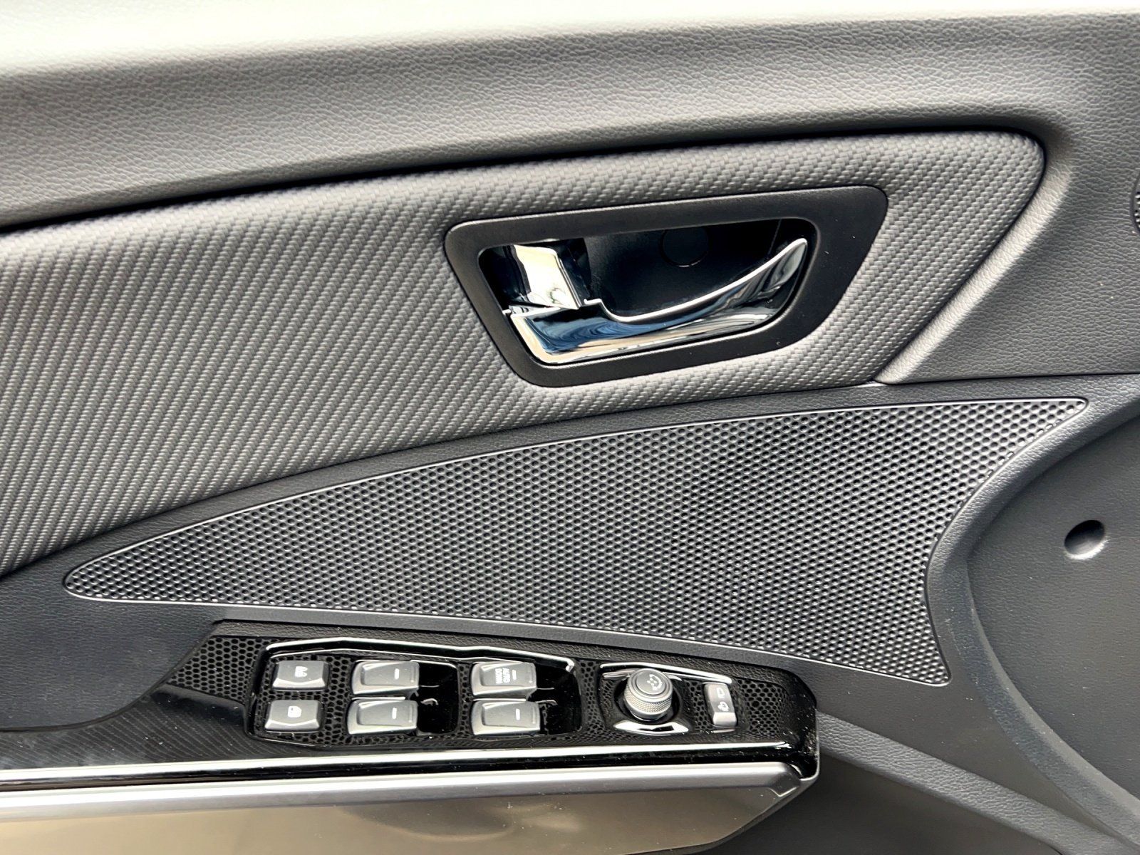 Fahrzeugabbildung Ssangyong Tivoli Fizz 1.5 T-GDI 6AT+SHZ + LMF + PDC +NAVI