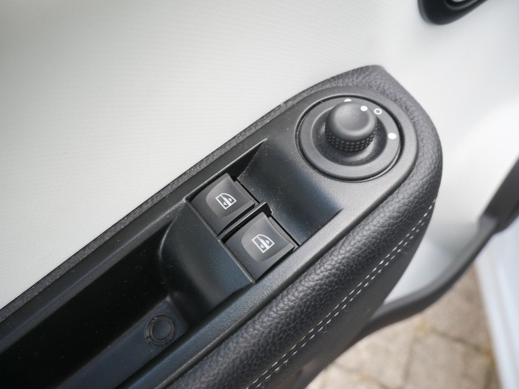 Fahrzeugabbildung Renault Twingo E-Tech KLIMA PDC SHZ RÜCKFAHRKAMERA NAVI