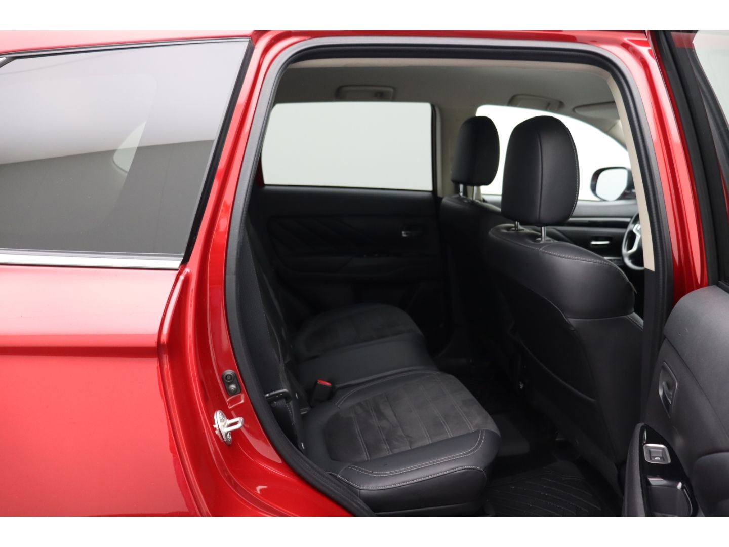 Fahrzeugabbildung Mitsubishi Plug-in Hybrid Outlander PHEV 2.4 Plus 4WD ACC,