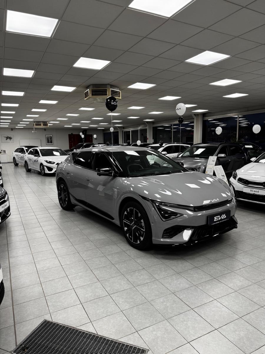 showroom-image-top