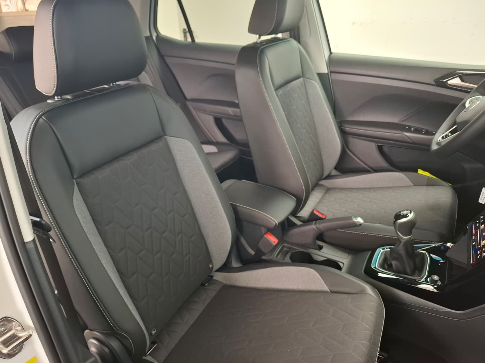 Fahrzeugabbildung Volkswagen T-Cross Energy 1.0 TSI 70 kW + LED +ACC +LaneAss