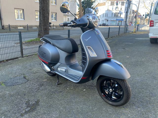 Vespa GTS 300 Super Sport + Zubehör