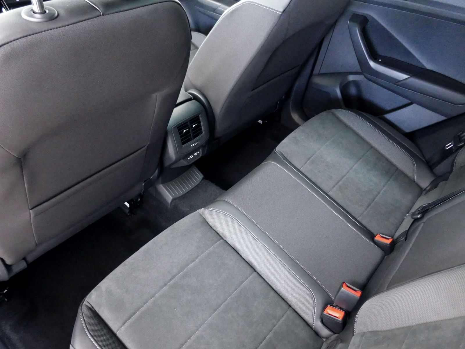 Fahrzeugabbildung Volkswagen T-Roc Style 1.5 TSI DSG | LED RFK ACC