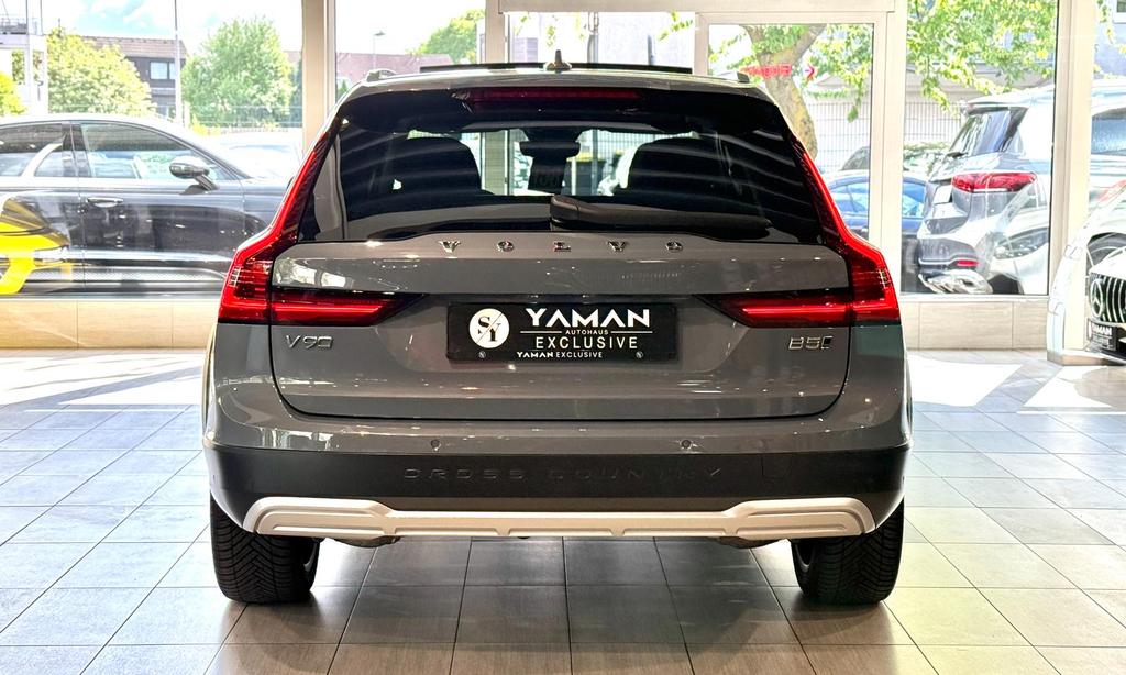 Volvo V90 Cross Country