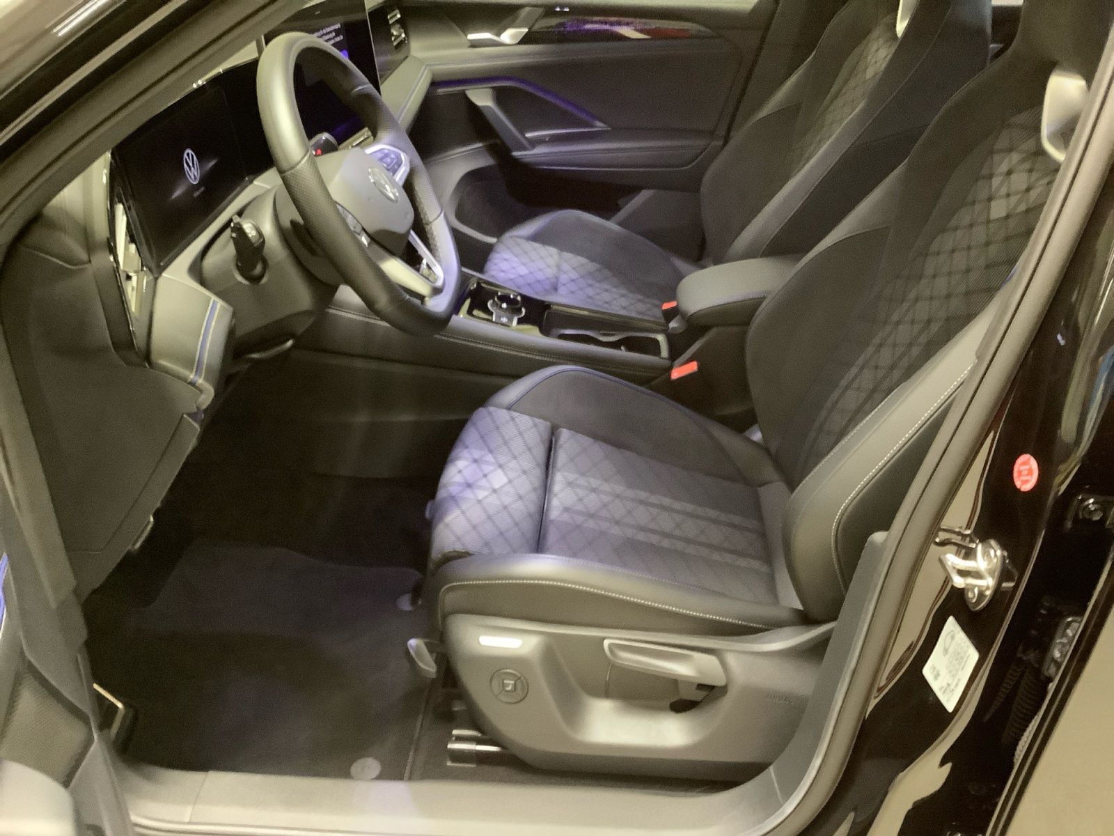 Tiguan R-Line 1,5 eTSI 110 kW Matrix, Standheiz
