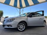 Lancia Delta 1.6 MJT DPF 105 CV Gold - silberne Lancia Delta