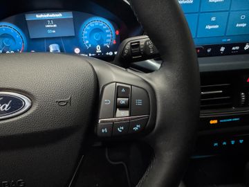 Ford Focus Turnier Active X Leder Pano HeadUp