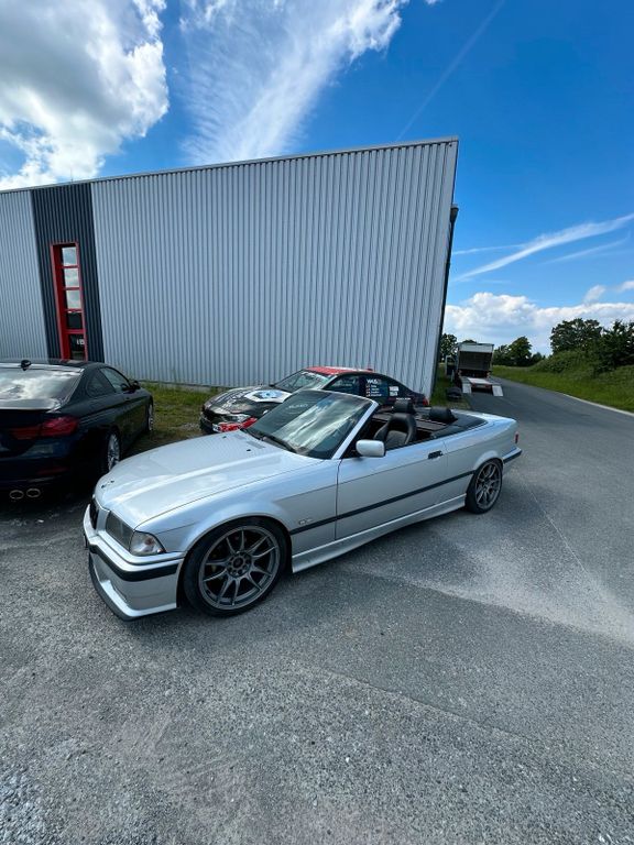 Image of BMW 325