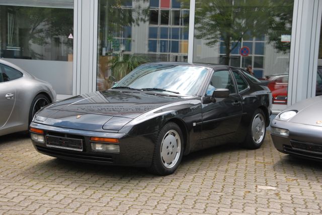 Porsche 944 Coupe   S2