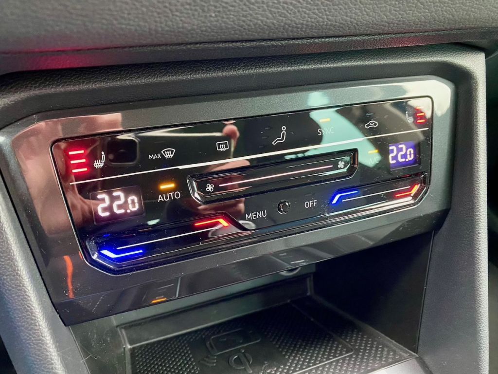 Fahrzeugabbildung Volkswagen Tiguan 1.5 TSI Life AAC NAVI SHZ PDC MASSAGE