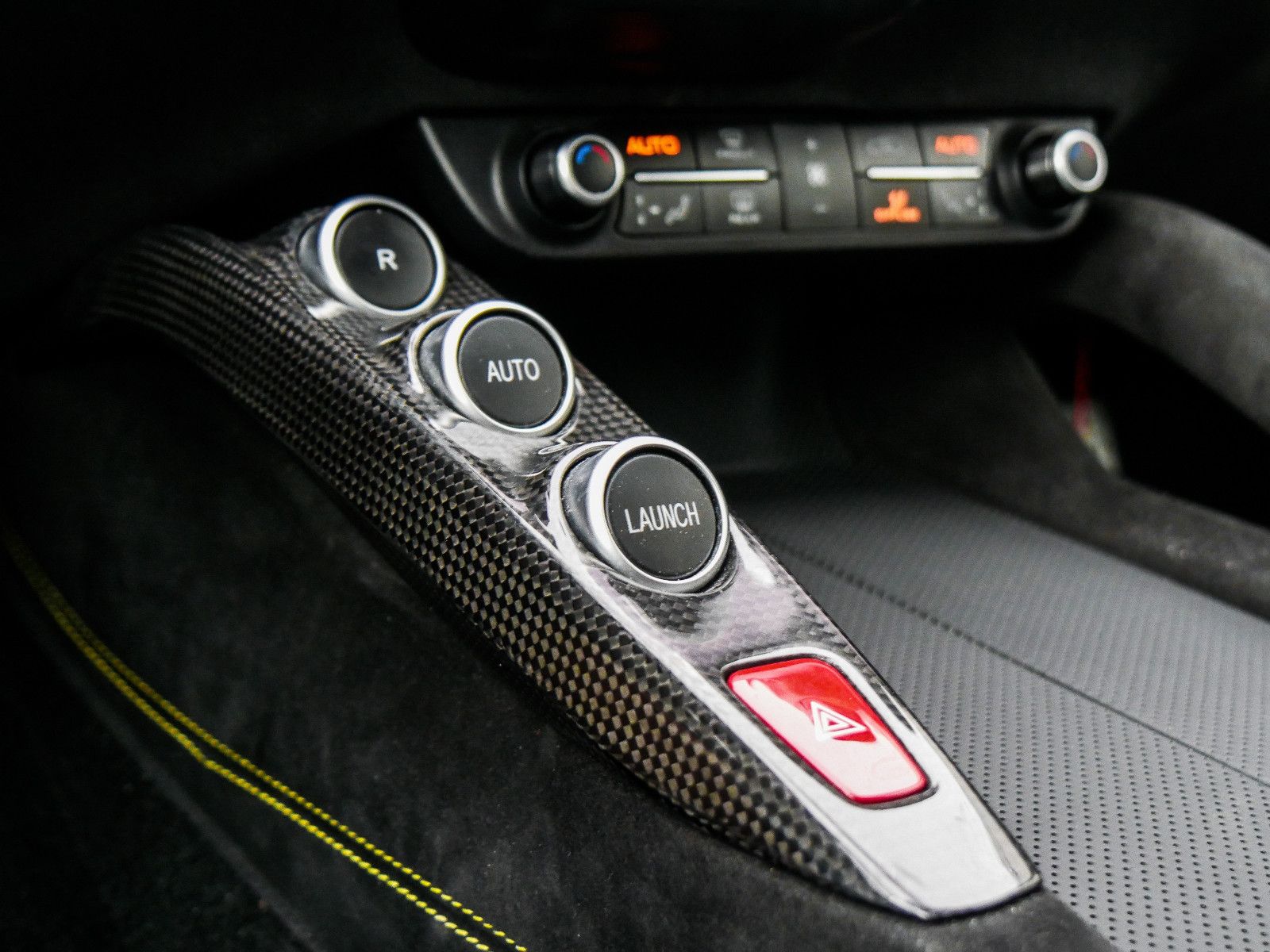 Fahrzeugabbildung Ferrari GTC4Lusso 6.3 V12 DCT Lift, Pass-Display