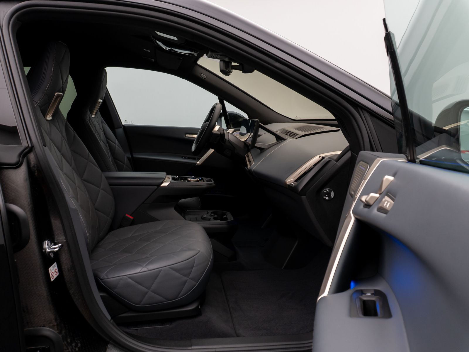 Fahrzeugabbildung BMW iX M60 360°Laser B&W DAB SoftCL ACC AHK 22Zoll