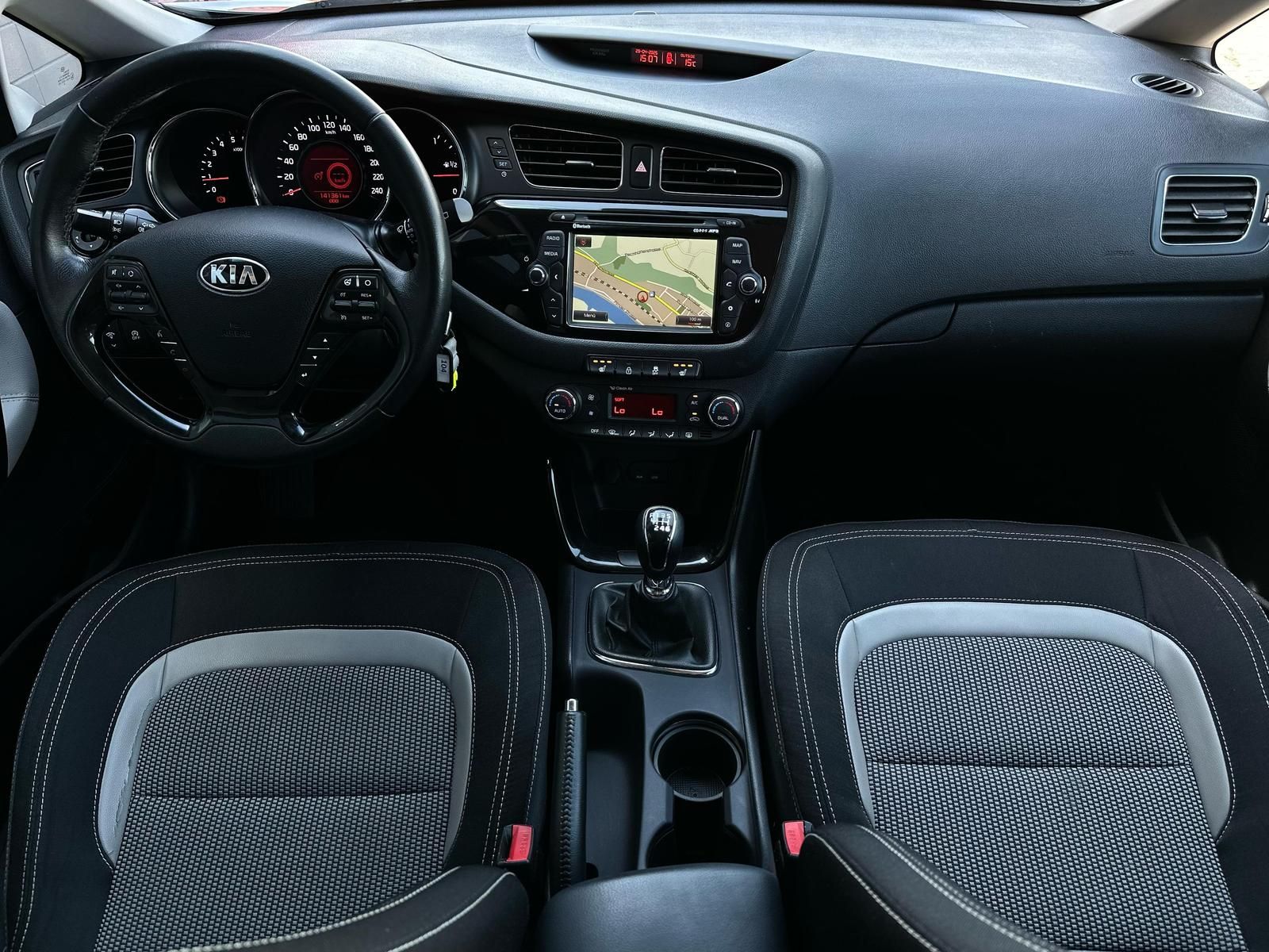 KIA Ceed Sportswagon 1.6CRDi Dream Team SHZ#TEMPO#BT - Image 9