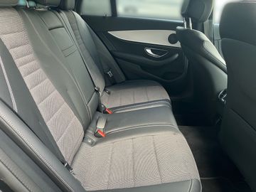 Mercedes E 220 - 10