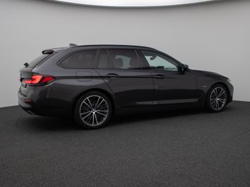 Fahrzeugabbildung BMW 530e Panorama Kamera Laser HUD DAB H/K ACC AHK