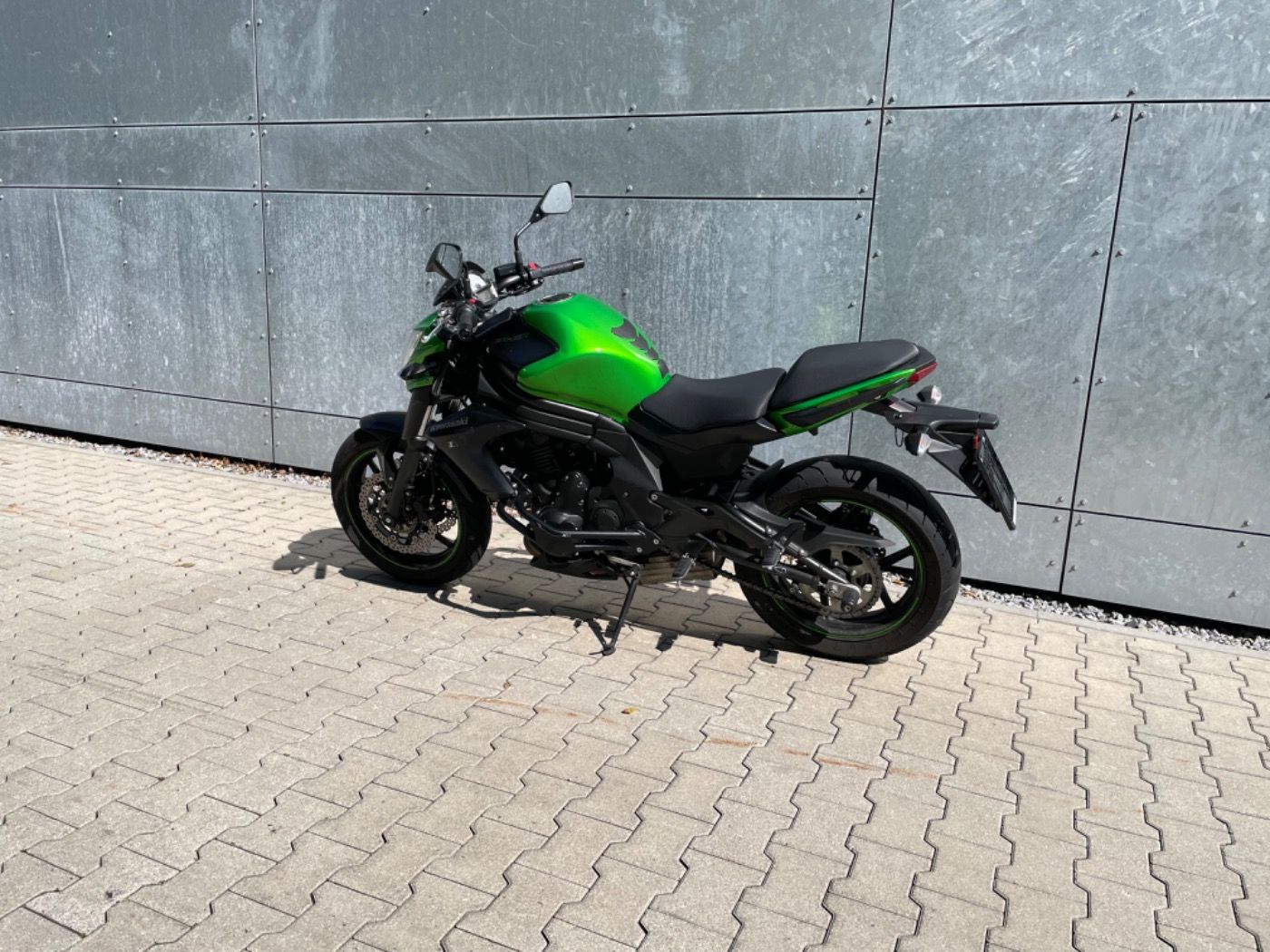 Fahrzeugabbildung Kawasaki ER 6 N ABS mit Tieferlegung und niedrigem Sitz