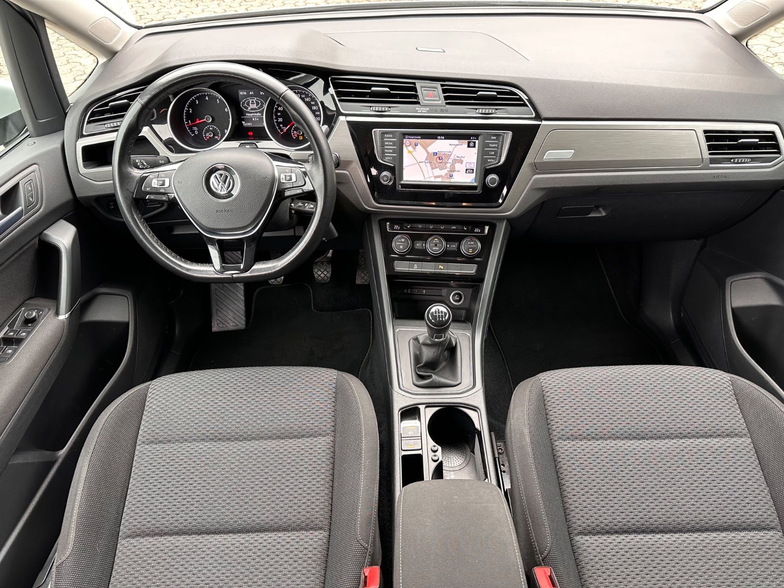 Fahrzeugabbildung Volkswagen Touran Comfortline 1.4 TSI 7-Sitze/ACC/SHZG/Navi