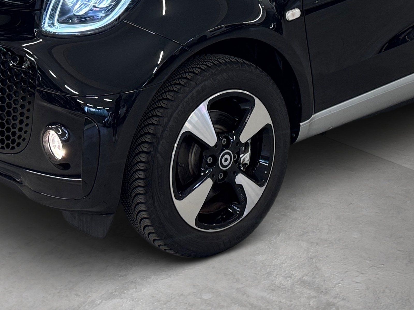 Fahrzeugabbildung Smart smart EQ fortwo Exclusive*Pano*LED*Kamera*22kW*