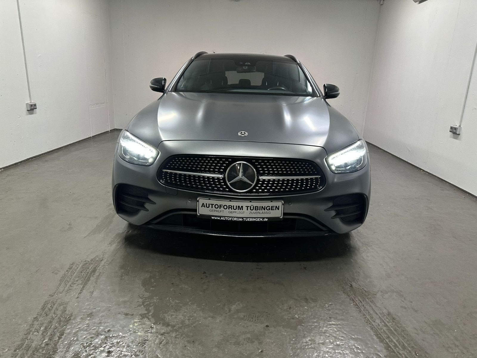 Fahrzeugabbildung Mercedes-Benz E 300 de 4MATIC T AMG-LINE*PANO*AHK*MAGNO