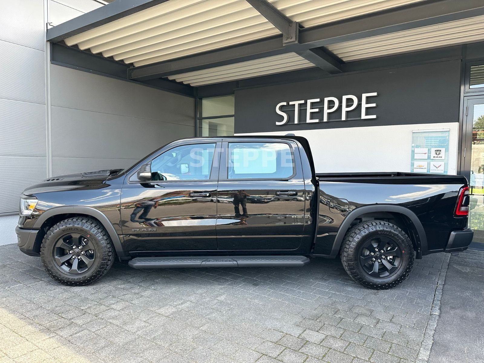 Dodge RAM 1500 REBEL 5,7V8 LPG NIGHT ACC, Luftfed,360°