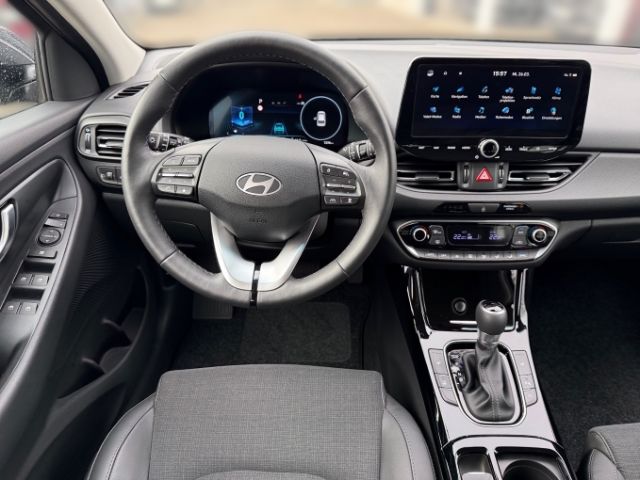 Fahrzeugabbildung Hyundai i30cw FL Advanced Deluxe 1.0 +NAVI+KLIMA+PDC+RFK