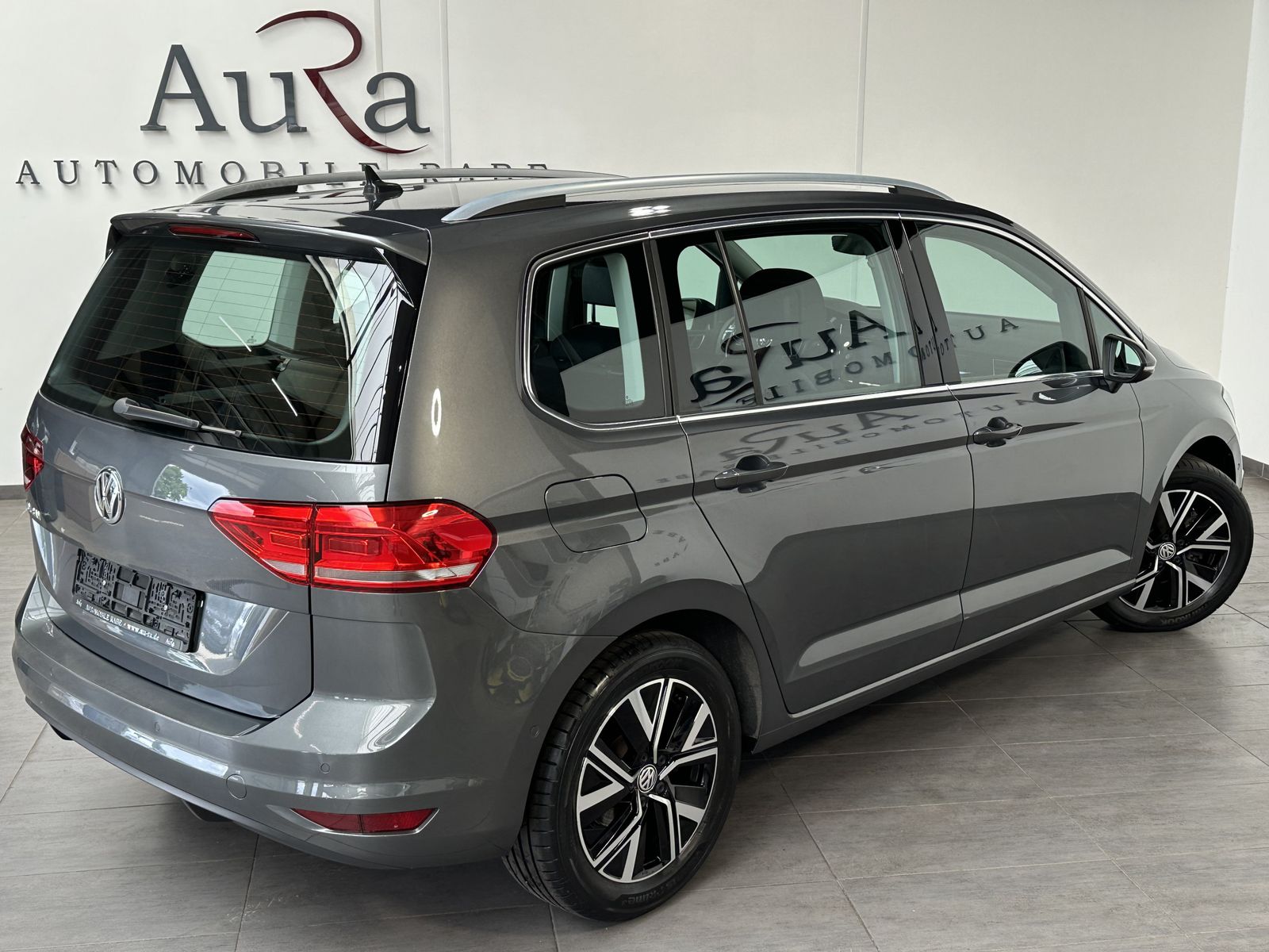 Fahrzeugabbildung Volkswagen Touran 1.5 TSI ACT HL 7-Sitzer NAV+LED+AHK+ACC