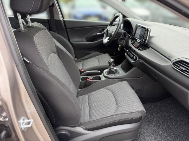 Fahrzeugabbildung Hyundai i30 Select 1.4 Navi Apple CarPlay Android Auto F
